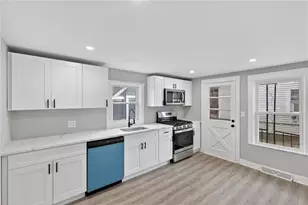 18 Huron St, Warwick, RI 02889 - Photo 2