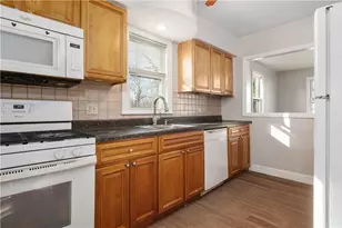 86 Sherwood St, Cranston, RI 02920 - Photo 6