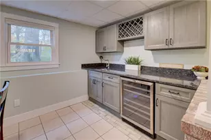 181 Heritage Dr, Warwick, RI 02818 - Photo 2