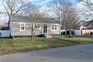 72 Hollis Ave, Warwick, RI 02889 - Photo 4