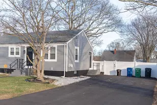 72 Hollis Ave, Warwick, RI 02889 - Photo 2