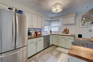 43 Viking Dr, Portsmouth, RI 02871 - Photo 10