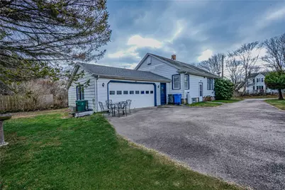 222 Peckham Avenue, Middletown, RI 02842 - Photo 4