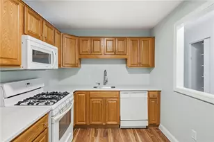 752 Quaker Ln, Warwick, RI 02818 - Photo 6