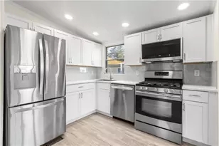 1 O'Hare Ct, Coventry, RI 02816 - Photo 2