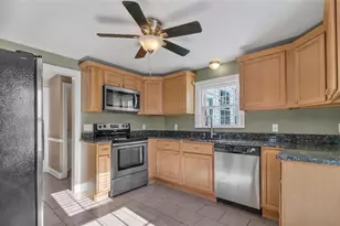 174 Littlefield St, Pawtucket, RI 02861 - Photo 10