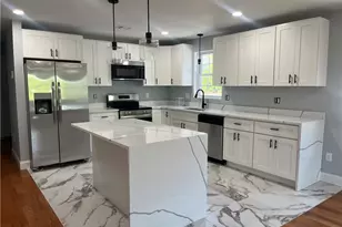 23 Concannon St, Providence, RI 02904 - Photo 6