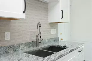 7 Howe St, Bristol, RI 02809 - Photo 20