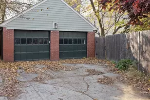 642 Pleasant Valley Pkwy, Providence, RI 02908 - Photo 4