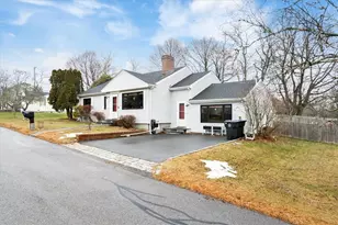 18 Randall Ln, Portsmouth, RI 02871 - Photo 4