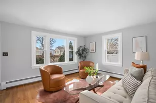 77 Buttonwoods Ave, Warwick, RI 02886 - Photo 4