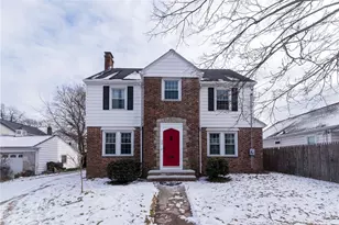 52 Parkside Dr, Providence, RI 02905 - Photo 2