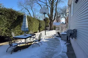 18 Fairmont Ave, Pawtucket, RI 02860 - Photo 16