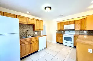 14 Dresser St, Newport, RI 02840 - Photo 6