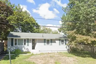 7 Michigan Ave, Warwick, RI 02888 - Photo 2