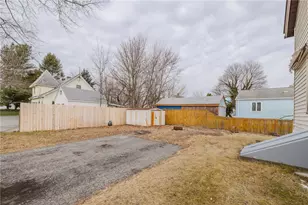 38 Madison St, Pawtucket, RI 02861 - Photo 6