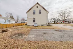 38 Madison St, Pawtucket, RI 02861 - Photo 4