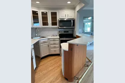 553 Bellevue Avenue #14, Newport, RI 02840 - Photo 6