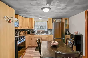 73 Trenton St, Providence, RI 02906 - Photo 2