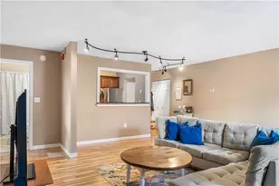 752 Quaker Ln, Warwick, RI 02818 - Photo 4