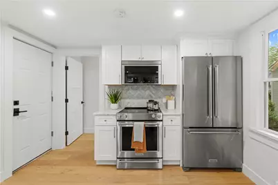 51 Poplar Street #3, Newport, RI 02840 - Photo 6