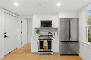 51 Poplar St, Newport, RI 02840 - Photo 6