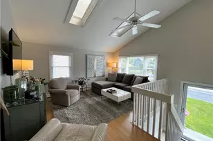 83 Eustis Ave, Newport, RI 02840 - Photo 4