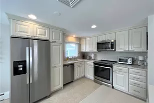 83 Eustis Ave, Newport, RI 02840 - Photo 2
