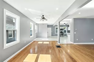 32 Carver St, Pawtucket, RI 02860 - Photo 2