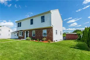 74 Brookhaven Dr, East Providence, RI 02914 - Photo 2