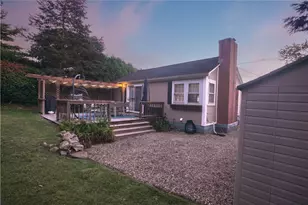 1401 Hope Rd, Cranston, RI 02831 - Photo 24