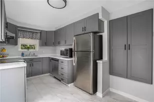 1401 Hope Rd, Cranston, RI 02831 - Photo 8