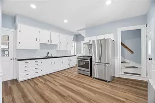 40 Youngs Ave, West Warwick, RI 02893 - Photo 6