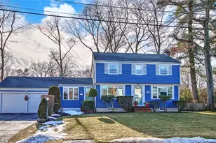 17 Briarwood Dr, Barrington, RI 02806 - Photo 2