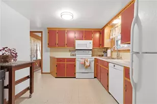 233 Turnpike Ave, Portsmouth, RI 02871 - Photo 4