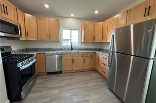 14 Tillinghast Ave, Warwick, RI 02886 - Photo 6