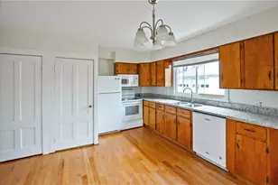 292 Pleasant St, East Providence, RI 02916 - Photo 6