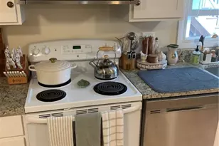 34 Callender Ave, Newport, RI 02840 - Photo 4