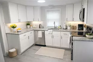 15 Rock St, Bristol, RI 02809 - Photo 2