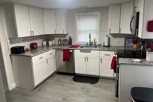 15 Rock St, Bristol, RI 02809 - Photo 2