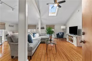 20 Berkeley Ave, Newport, RI 02840 - Photo 2