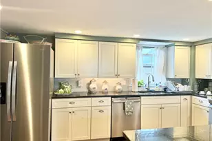 26 S Baptist St, Newport, RI 02840 - Photo 4