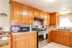 80 Oakland Ave, Pawtucket, RI 02861 - Photo 4