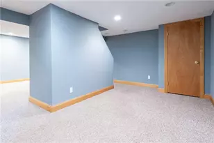 80 Oakland Ave, Pawtucket, RI 02861 - Photo 18