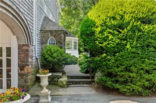 44 Bliss Mine Rd, Middletown, RI 02842 - Photo 2