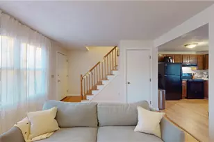 19 Pavilion Ct, Cranston, RI 02920 - Photo 8