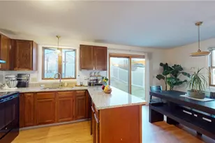 19 Pavilion Ct, Cranston, RI 02920 - Photo 22