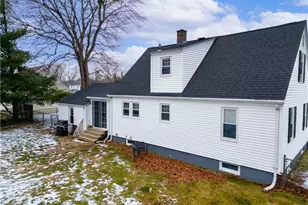 37 Columbus Ave, North Providence, RI 02911 - Photo 10