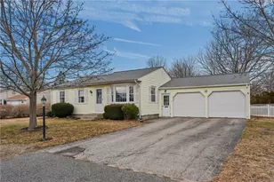 142 Stoneham Dr, Woonsocket, RI 02895 - Photo 2