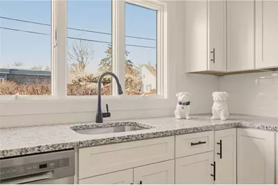 128 Ruggles Avenue, Newport, RI 02840 - Photo 8